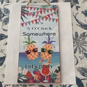 Wall Decor ‘’It’s Five O’Clock Somewhere’’
